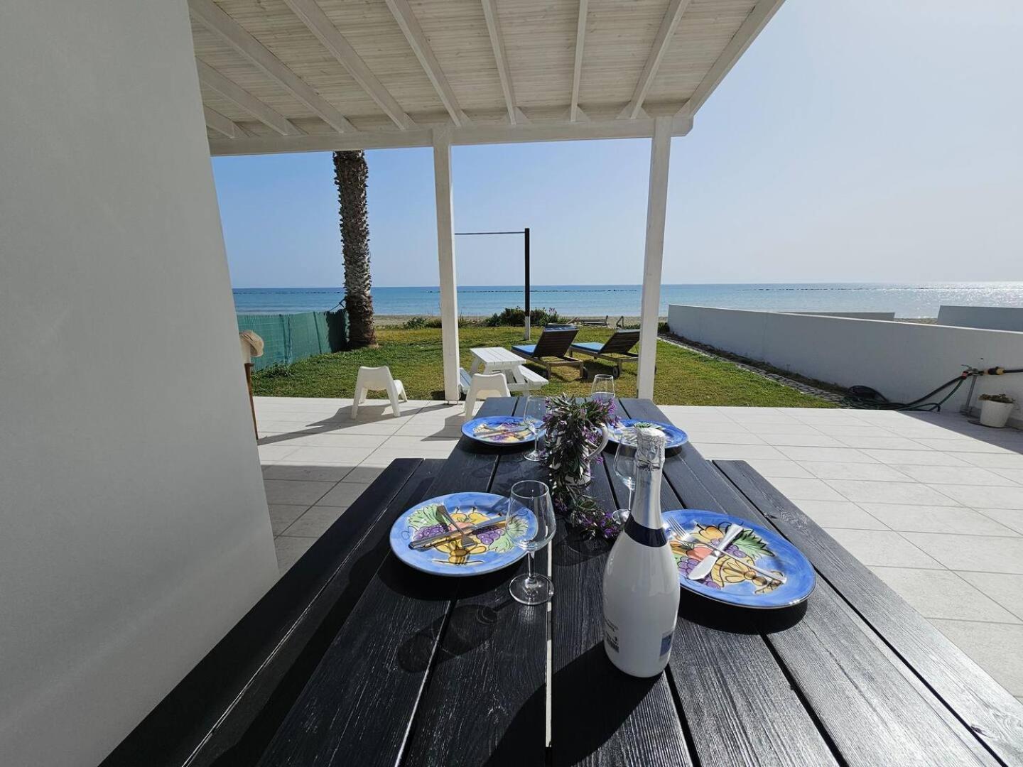 Ammos Beachfront Villa Paradise Larnaca Dış mekan fotoğraf