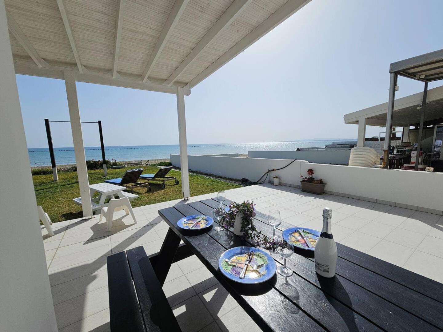 Ammos Beachfront Villa Paradise Larnaca Dış mekan fotoğraf