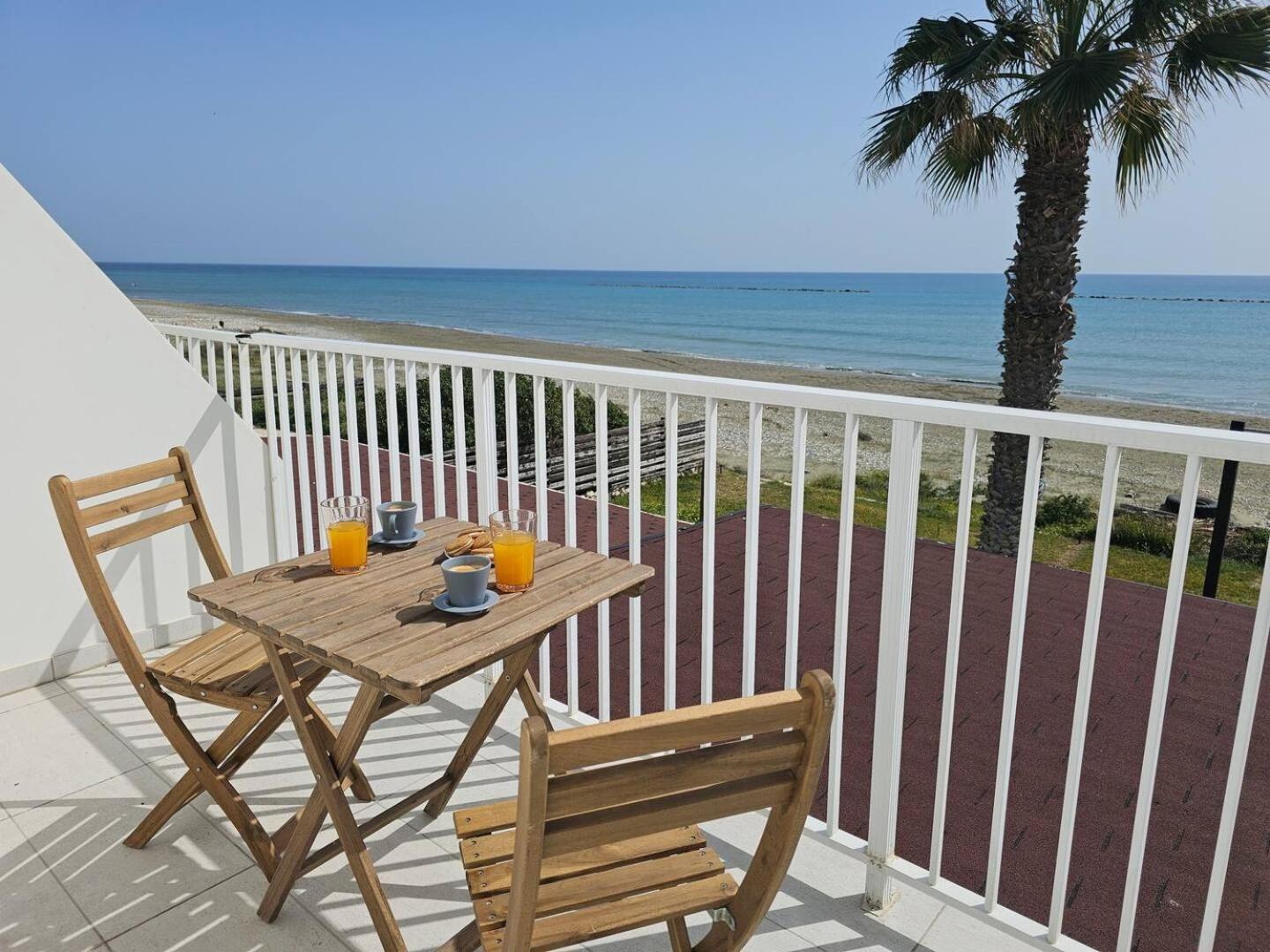 Ammos Beachfront Villa Paradise Larnaca Dış mekan fotoğraf